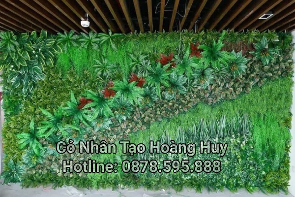 Mảng tường cây giả do Hoàng Huy thi công